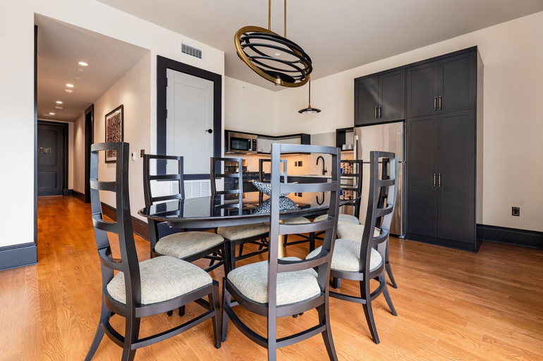 Room 2, 3BR Lavish Penthouse Canal St Private Patio The Mayfair, Orleans