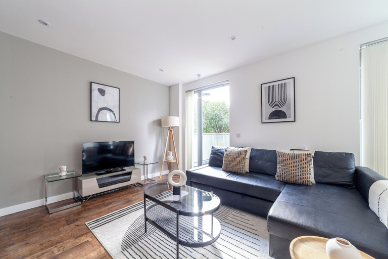 Others 1, Gorgeous Apartment in Prospect Park, London