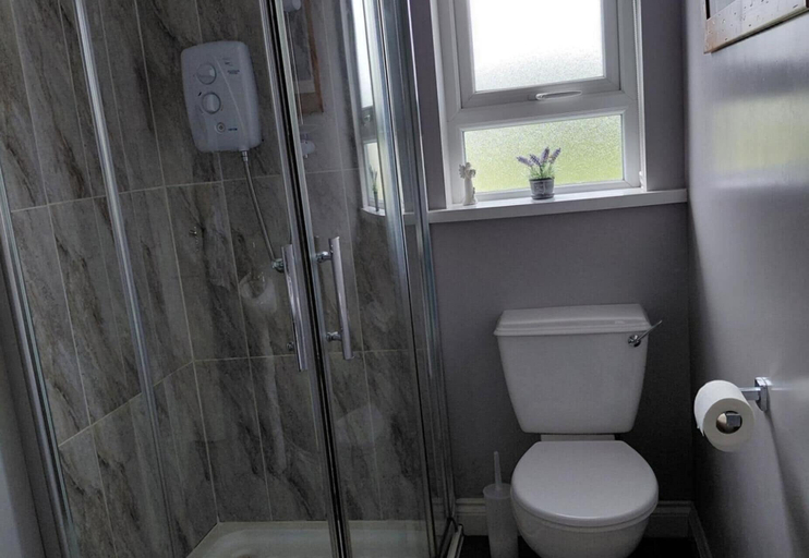 Bathroom 3, Cottage - Sleeps 6 - Parking