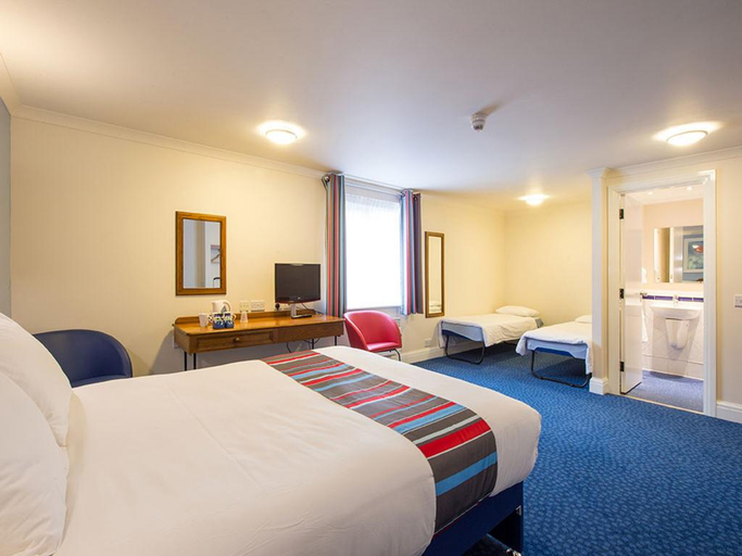 Bedroom 5, Travelodge Northampton Wootton, Northamptonshire