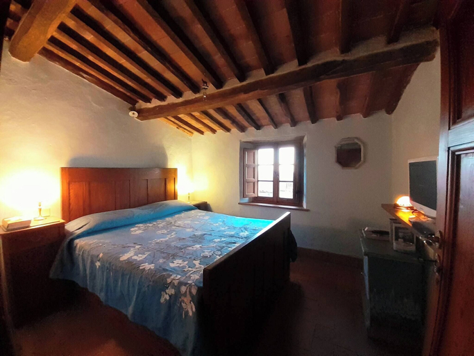 Room 4, Lucienne at the Village, Lucca