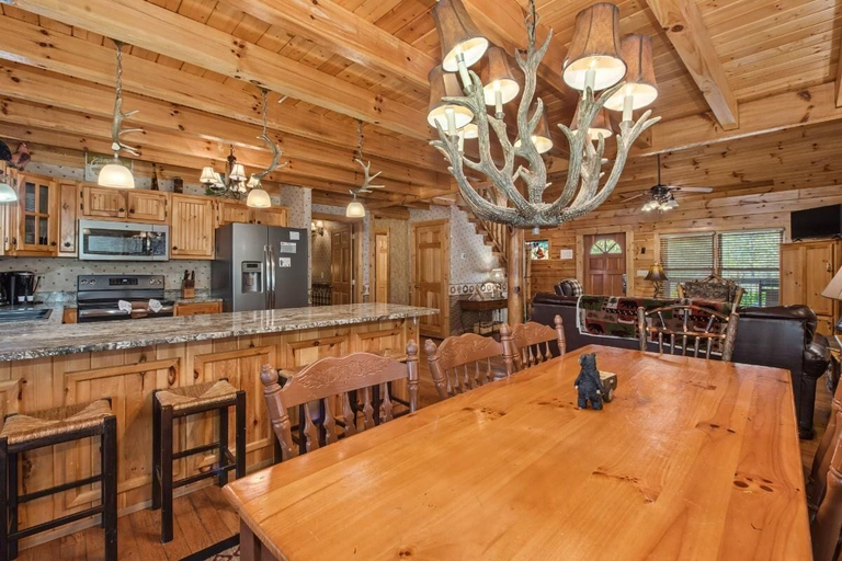 Dining 4, Fox n' Socks, Sevier