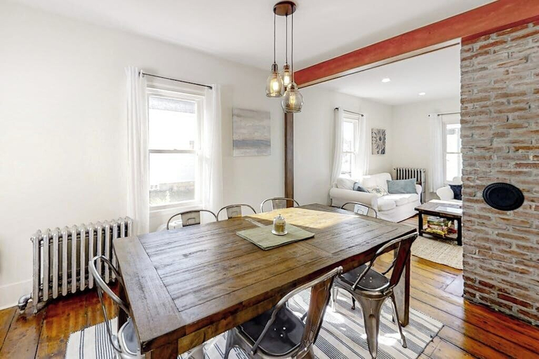 Room 3, Coastal Home With New, Full Kitchen, Walkable Downtown Location, Lincoln