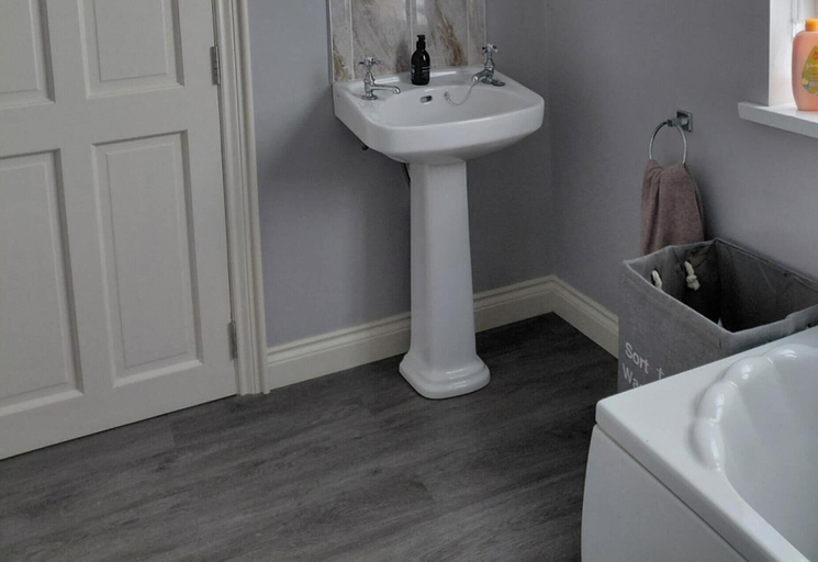 Bathroom 2, Cottage - Sleeps 6 - Parking