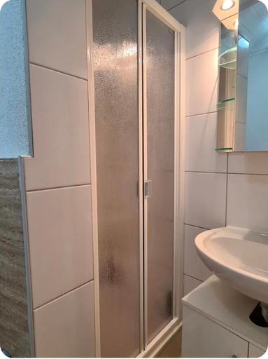 Bathroom, Charmantes helles Zimmer zentrumnah und naturnah, Göppingen