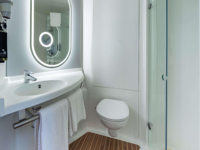 Bathroom 5, ibis Murcia, Murcia