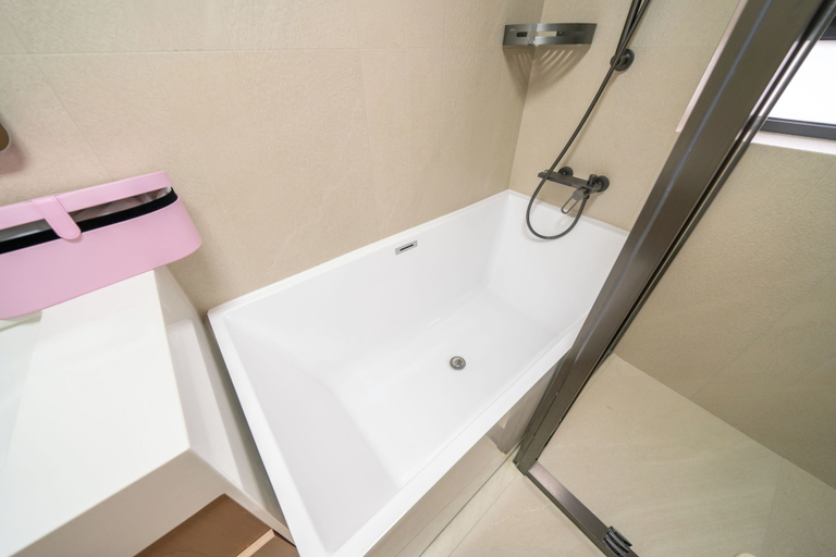 Bathroom 2, Zhome- Four Bedrooms 5Beds Near the Bund, Shanghai