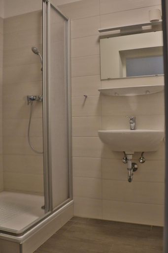 Bathroom 4, CVJM Peregrinus Herberge, Görlitz