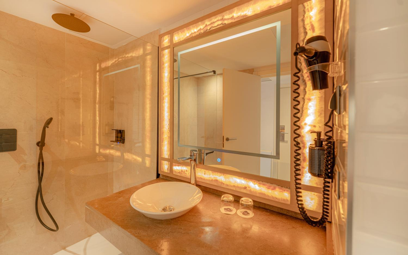 Bathroom 5, Grand Palladium White Island Resort & Spa - All Inclusive, Baleares