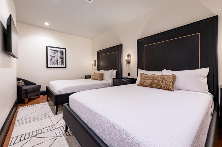 Room 2, 2BR Unique Unit 2 Blocks From Bourbon St The Mayfair, Orleans