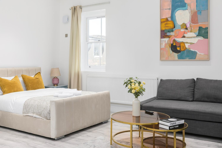 Others 4, Executive Studio Apartment in Maida Vale AC, London