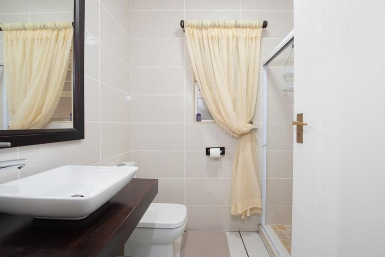 Bathroom 4, Uvongo Holiday's, Ugu