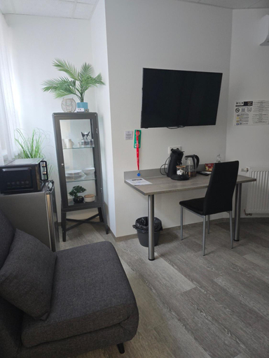 Others 3, Offbase Lodging No6, Kaiserslautern