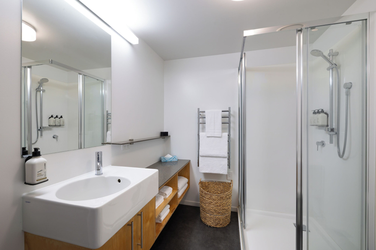 Bathroom 5, Kaiteriteri Reserve Apartments, Tasman