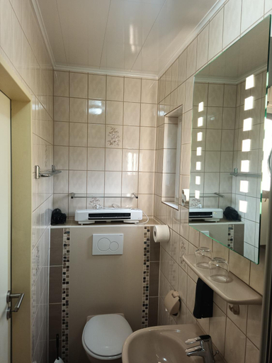 Bathroom 3, Weingut Raevenhof, Trier-Saarburg