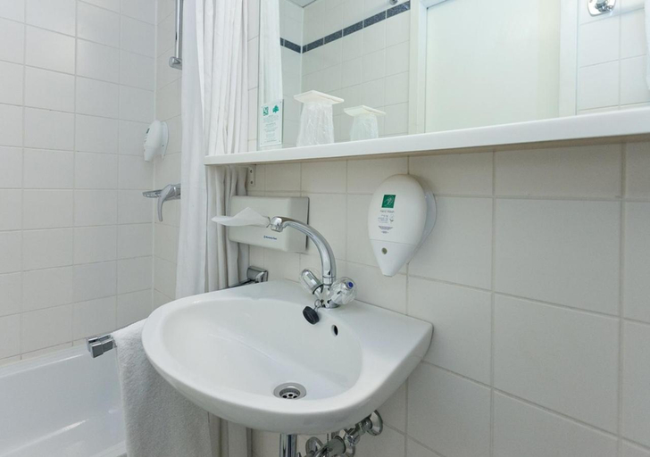 Bathroom 5, acom-Hotel Berlin Kurfürstendamm, Berlin