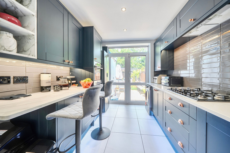 Private kitchen 4, Contractor & Relocation Stay 2-bedroom Parking, Wolverhampton