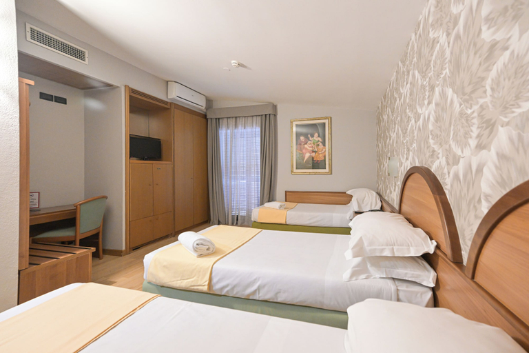 Bedroom 3, Hotel L'Aquila, Roma