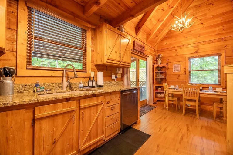 Private kitchen 5, Quiet Way Cabin, Sevier