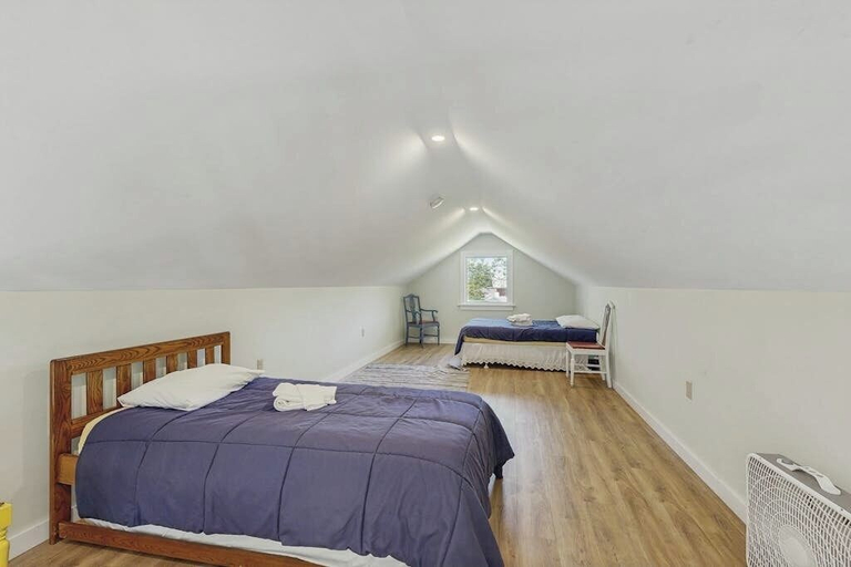 Room 4, Modern Farmhouse With Deck, Firepit, & Balcony, Waldo