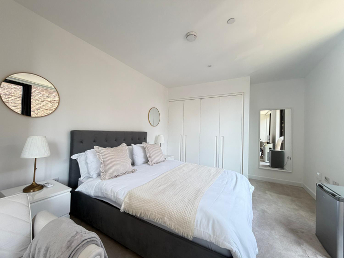 Bedroom 3, Suites and Apartments, London