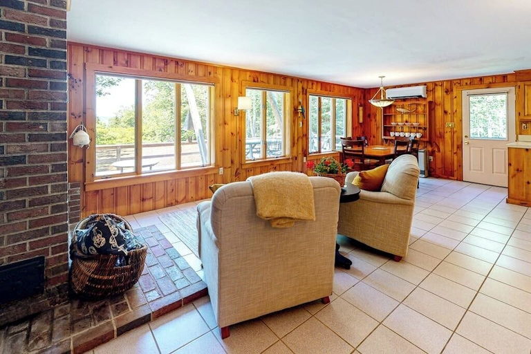 Living area 2, Dog-friendly Beach House With Wifi, Private Washer/dryer, Deck, Beautiful Views, Lincoln
