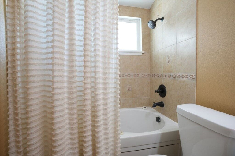 Bathroom 3, Sweet 4 bedroom, 3 bath plus Loft Bedroom, Pool Home, Orange