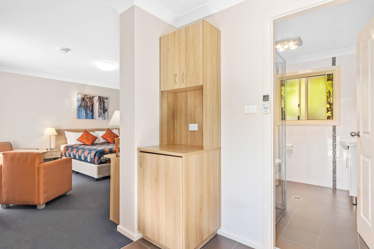 Others 5, Econo Lodge Alabaster, Cowra