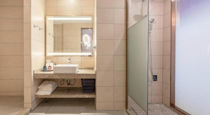 Bathroom 4, Lavande Hotel Foshan Yangbu Internationa Tea Center, Foshan