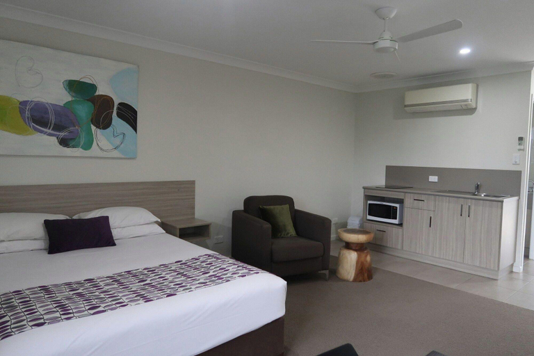 Bedroom 2, Beachside Boutique Motel Mackay, Mackay - Pt A