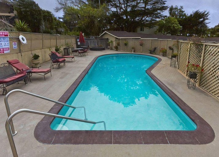 Sport & Beauty 5, Sea Breeze Inn & Logde, Monterey