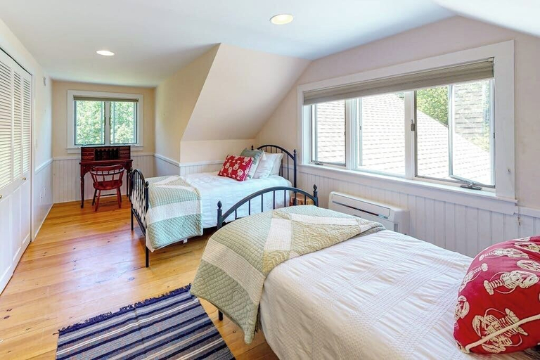 Room 5, Dog-friendly Beach House With Wifi, Private Washer/dryer, Deck, Beautiful Views, Lincoln