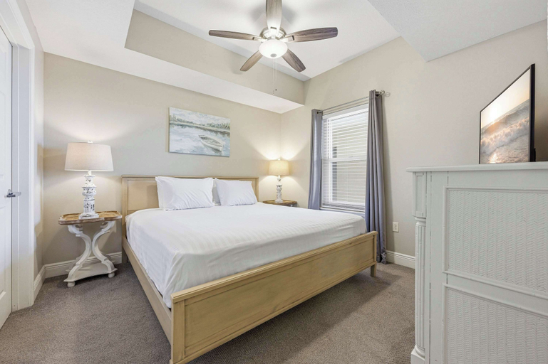 Room 2, 20th Floor Condo With Stunning View, Walton