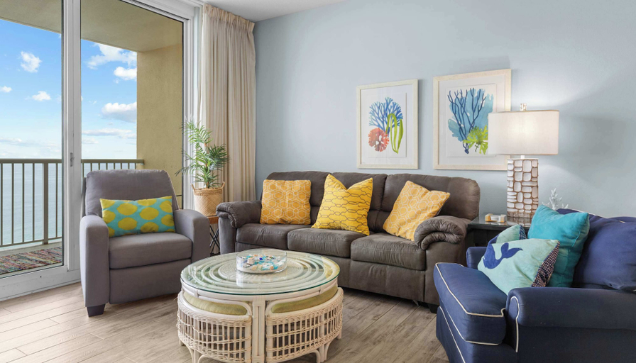 Living area 2, Majestic View Oceanfront, Bay
