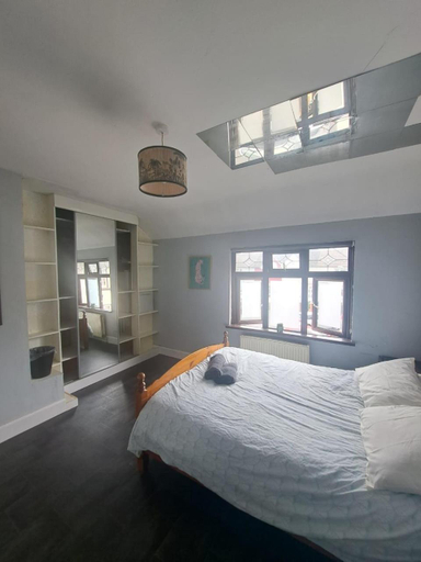 Bedroom 3, wake up with 2 cats on your face, Dublin