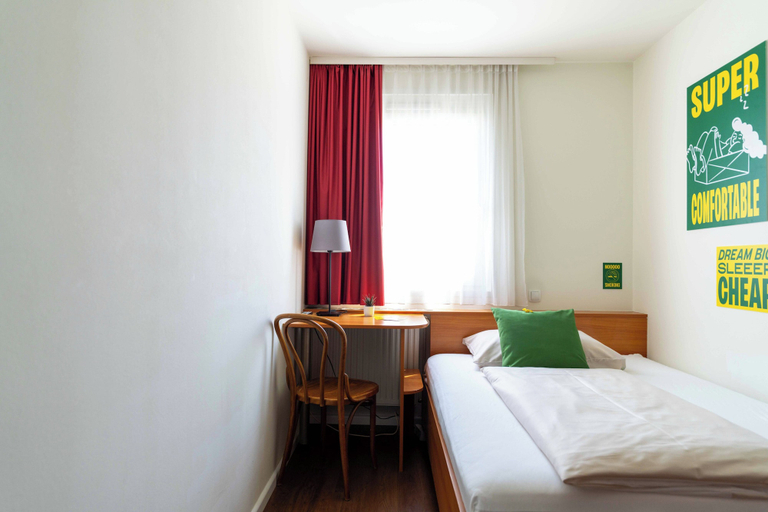 Bedroom 3, SLEEEP Hotel Sattledt, Wels Land