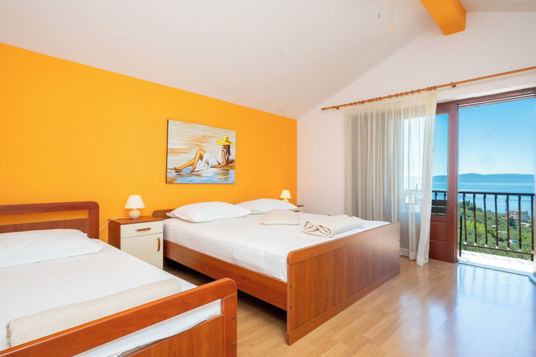 Bedroom 2, Apartments Antisa, Tučepi