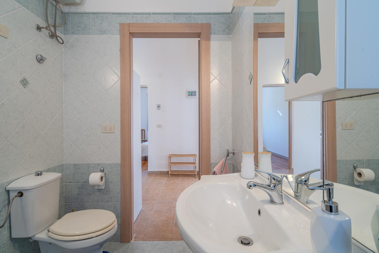 Bathroom 4, Villa Nonna Anna a Plemmirio, Syracuse