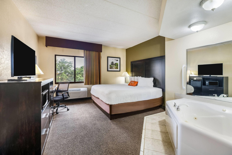 Bedroom 3, Baymont by Wyndham Janesville, Rock