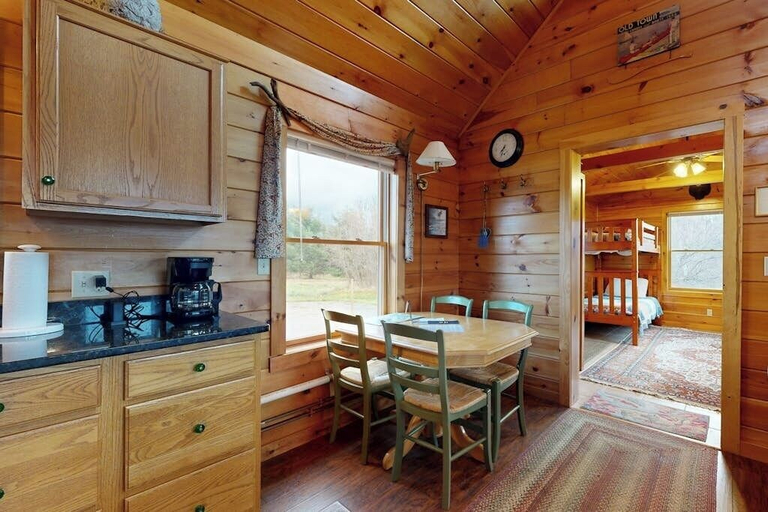 Room 5, Cozy Cabin in Spectacular Lakefront Location With Great Views - Dog-friendly, Piscataquis