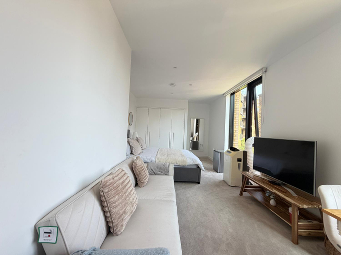 Bedroom 4, Suites and Apartments, London