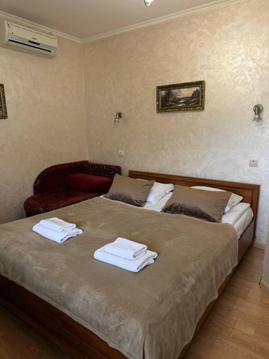 Bedroom 2, Августин, Svaliavs'kyi