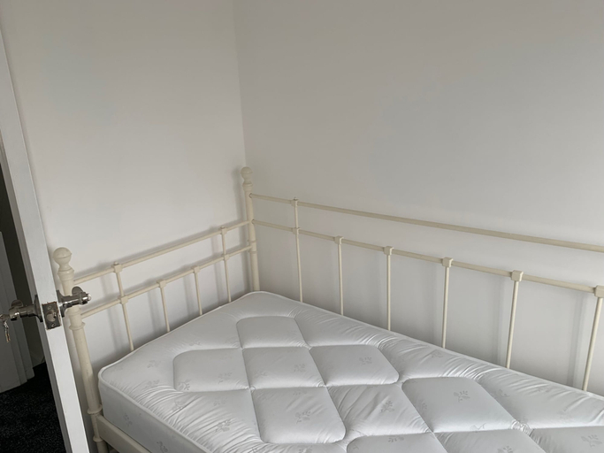 Room 4, Property, Nottingham