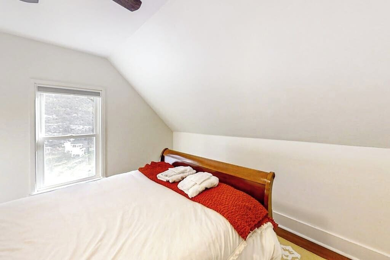 View from room, Coastal Home With New, Full Kitchen, Walkable Downtown Location, Lincoln