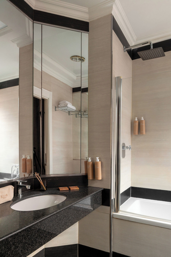 Bathroom 4, Hotel Britannia, Rome