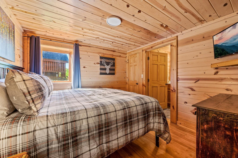 Room 3, Groundhog Heaven, Sevier