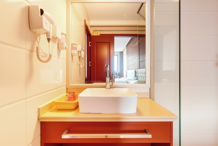 Bathroom 4, Huaqi Kaiserdom Hotel, Qingdao