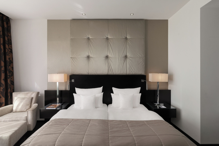 Bedroom 4, Hotel Burg Schwarzenstein, Rheingau-Taunus-Kreis