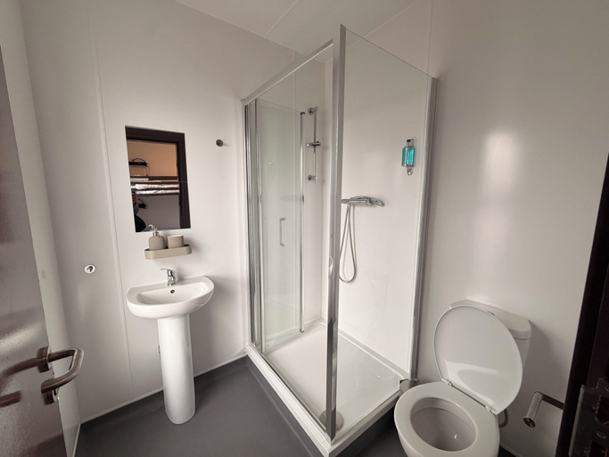 Bathroom 4, Coopers Lane, Dublin
