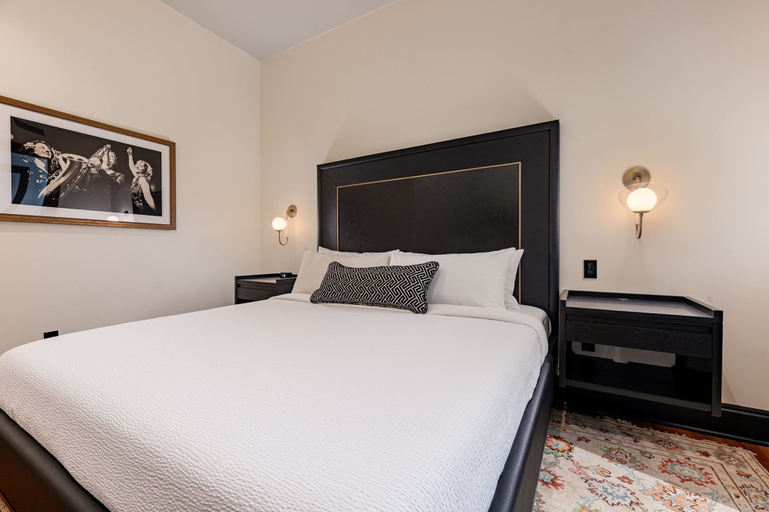 Room 3, 3BR Historic Dance Hall Canal St Views The Mayfair, Orleans
